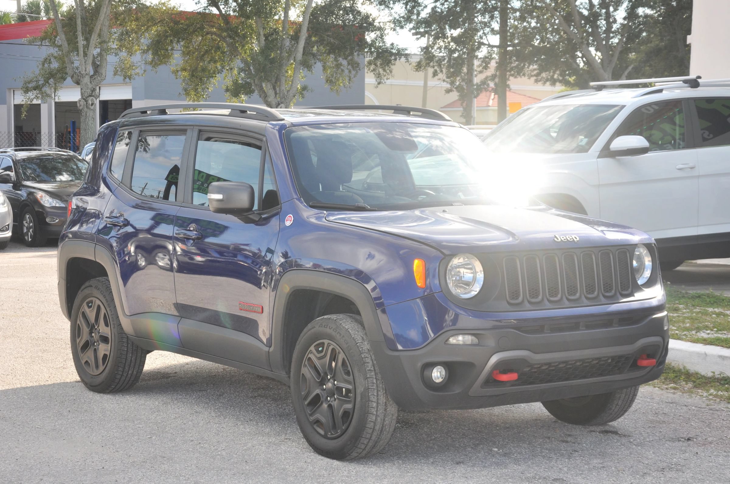 Used 2018 Jeep Renegade Trailhawk w/ Popular Equipment Group AWD/4WD image 7