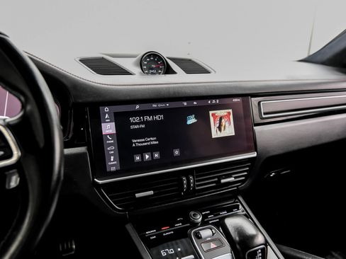 Used 2021 Porsche Cayenne GTS w/ Premium Package AWD/4WD image 33