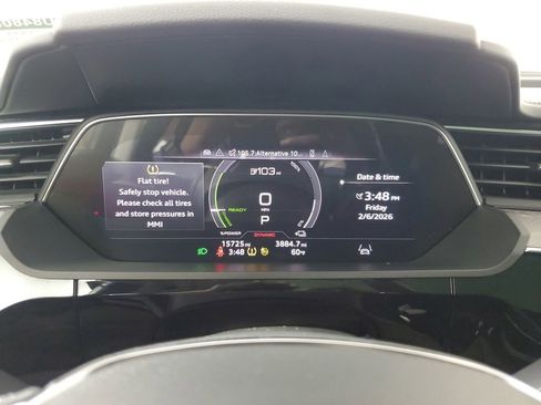 Used 2024 Audi Q8 e-tron Prestige image 26