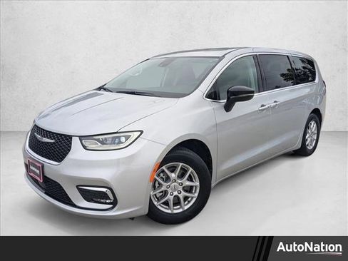Used 2024 Chrysler Pacifica Touring-L FWD image 1