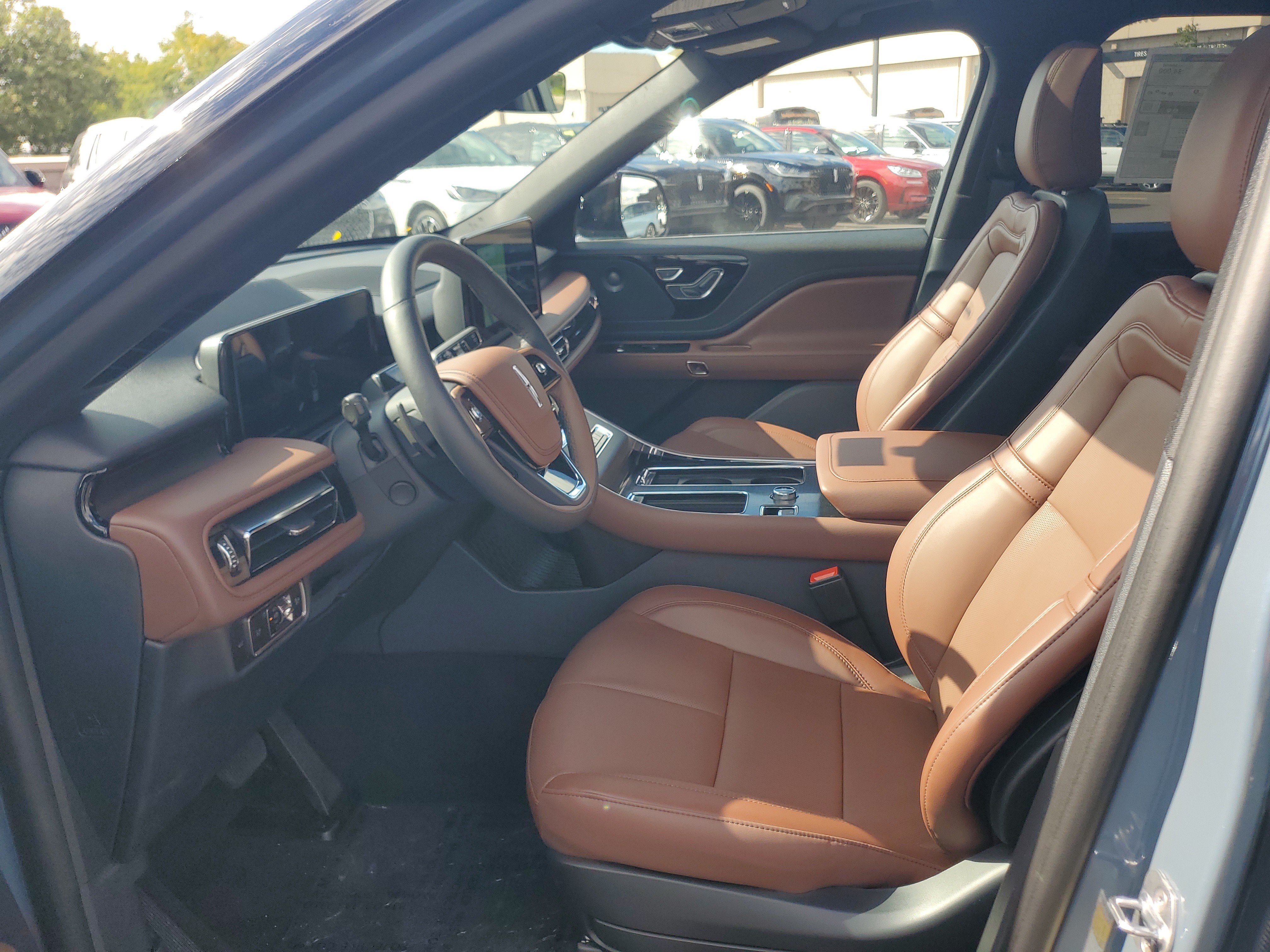 New 2026 Lincoln Aviator Reserve w/ Jet Appearance Package AWD/4WD image 11