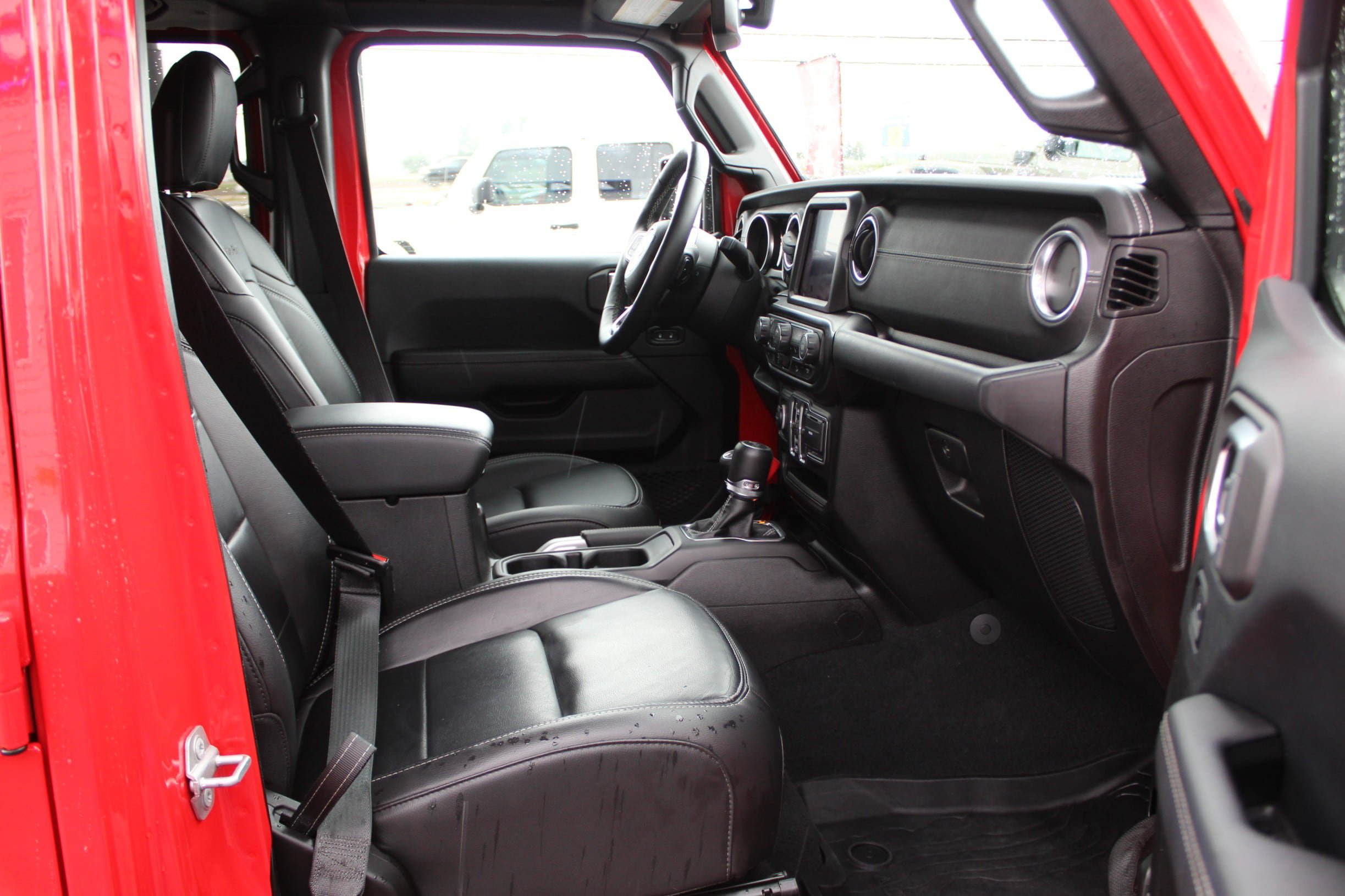Used 2018 Jeep Wrangler Unlimited Sahara w/ Uconnect 4C Nav & Sound Group AWD/4WD image 26