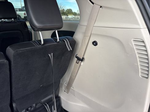 Used 2024 Chrysler Pacifica Touring-L FWD image 44