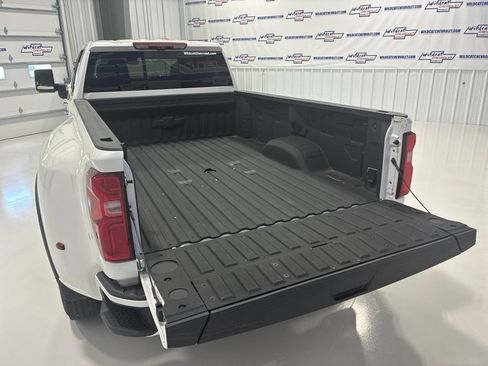 Used 2025 Chevrolet Silverado 3500 High Country w/ High Country Premium Package AWD/4WD image 6