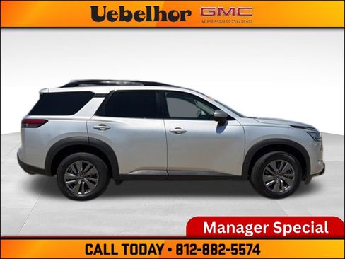 Used 2025 Nissan Pathfinder SV AWD/4WD image 3