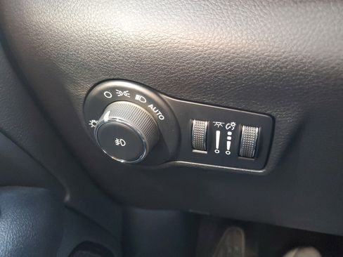 New 2026 Jeep Compass Latitude image 19