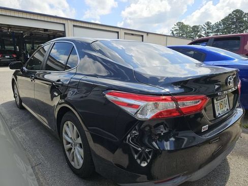 Used 2018 Toyota Camry LE FWD image 9