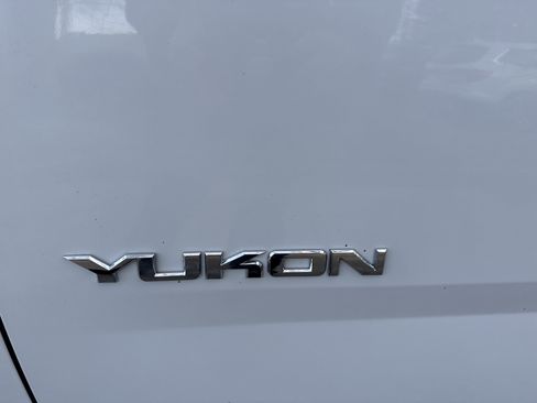 Used 2015 GMC Yukon SLE image 12