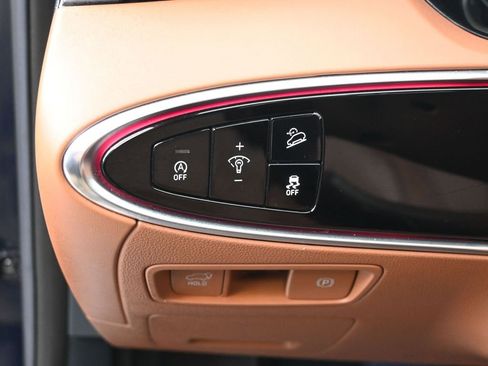 Used 2022 Genesis GV70 2.5T w/ Advanced Package image 17