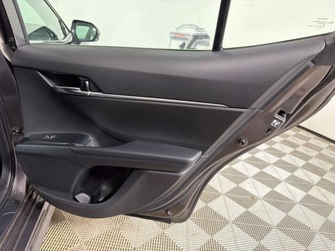 Used 2019 Toyota Camry SE image 16