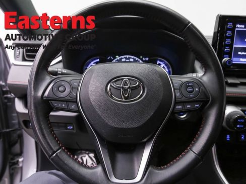 Used 2022 Toyota RAV4 SE image 10