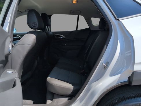 Used 2025 Chevrolet Trax LT w/ Driver Confidence Package FWD image 15