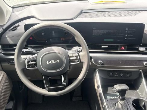 New 2026 Kia Carnival LX FWD image 20