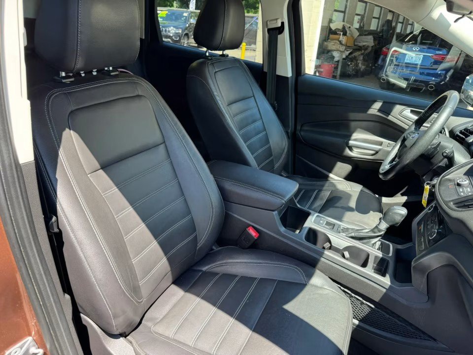 Used 2017 Ford Escape SE w/ SE Leather Comfort Package AWD/4WD image 15