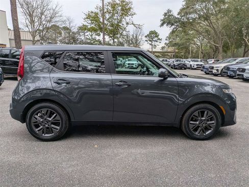 Used 2022 Kia Soul EX image 3