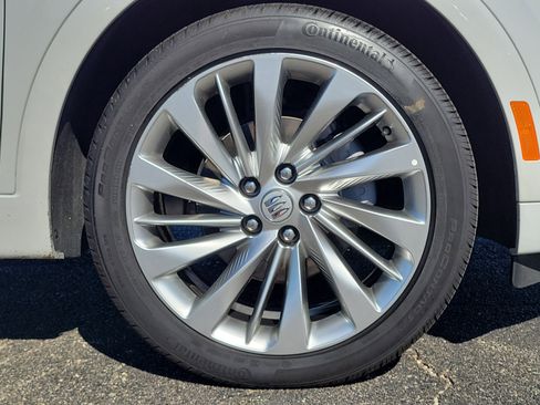 Used 2024 Buick Envision Avenir image 5