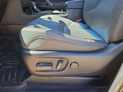 Used 2023 Lexus GX 460 Premium w/ Accessory Package image 24