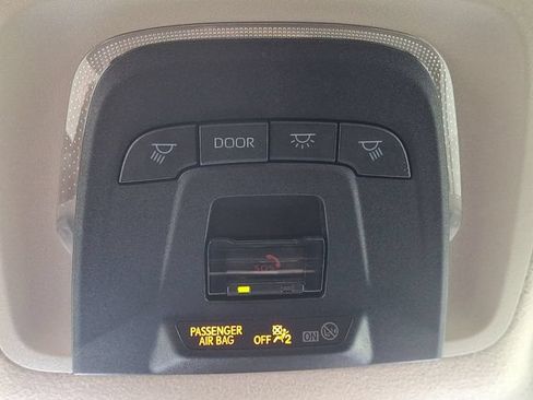 Used 2025 Toyota Corolla LE FWD image 31
