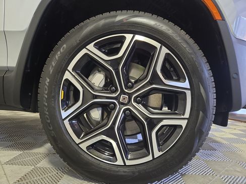 Used 2023 Rivian R1T Adventure AWD/4WD image 11