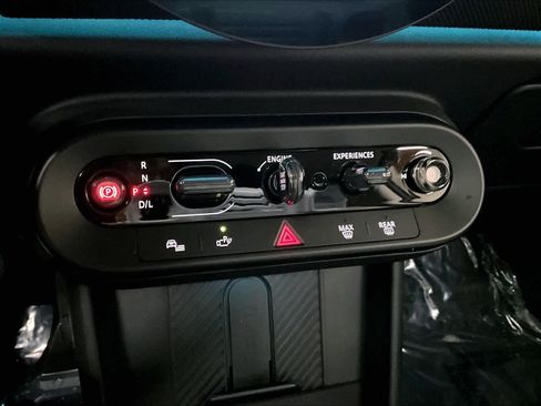 Certified 2025 MINI Cooper 2-Door Hardtop image 33