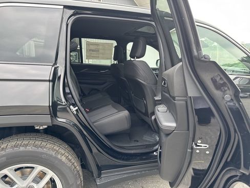 New 2025 Jeep Grand Cherokee Laredo X AWD/4WD image 8