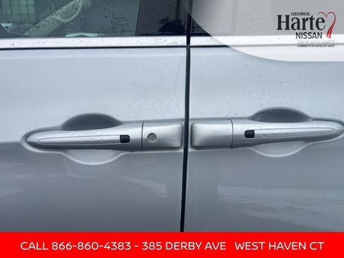 Used 2024 Chrysler Pacifica Touring-L image 10