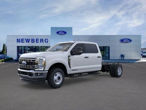 New 2026 Ford F350 XL w/ XL Chrome Package image 3