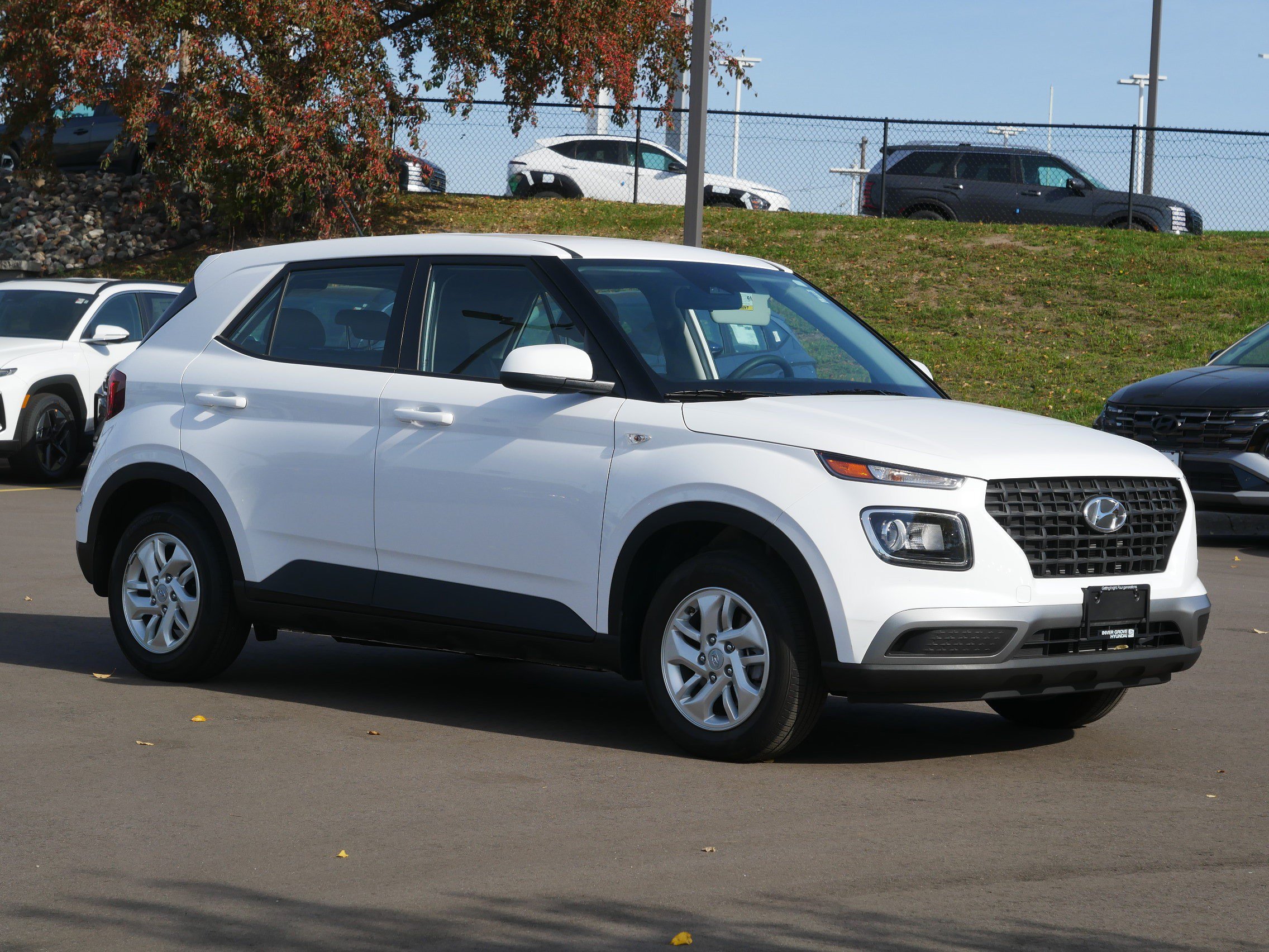 Used 2023 Hyundai Venue SE FWD image 4