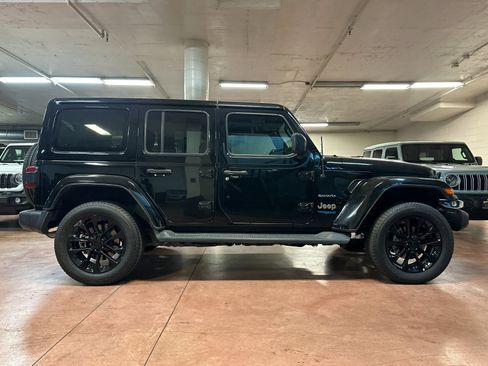 Used 2022 Jeep Wrangler Unlimited Sahara image 6