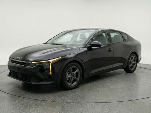 Used 2025 Kia K4 FWD image 2
