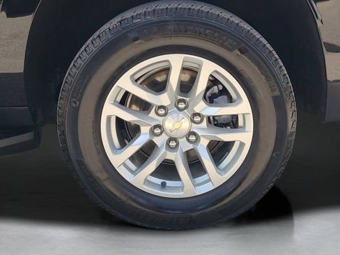 Used 2024 Chevrolet Suburban LT AWD/4WD image 35