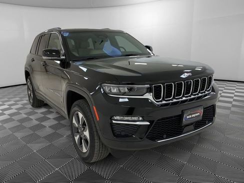 Used 2022 Jeep Grand Cherokee Limited 4xe w/ Luxury Tech Group II AWD/4WD image 7
