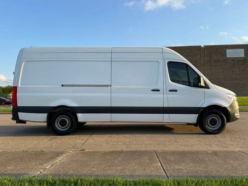 Used 2023 Mercedes-Benz Sprinter 2500 image 5