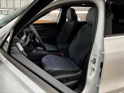 New 2026 Volkswagen Tiguan SE R-Line image 11