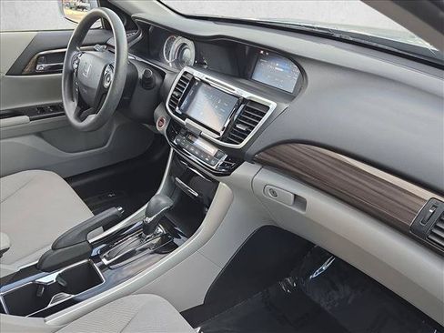 Used 2017 Honda Accord EX image 22