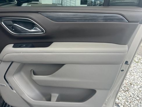 Certified 2024 GMC Yukon XL SLT w/ SLT Luxury Package RWD image 9