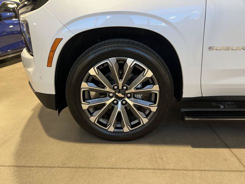 Used 2025 Chevrolet Suburban High Country AWD/4WD image 55