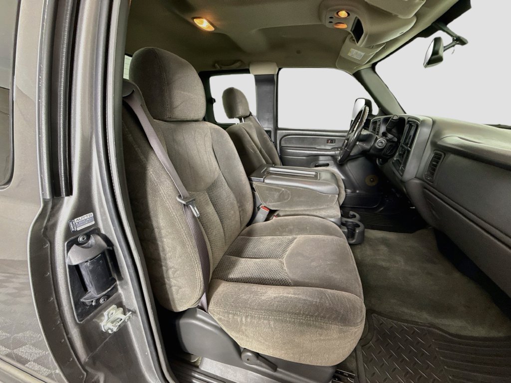 Used 2006 Chevrolet Silverado 2500 LT AWD/4WD image 23