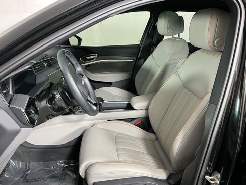 Used 2024 Audi Q8 e-tron Prestige w/ Prestige Package image 16