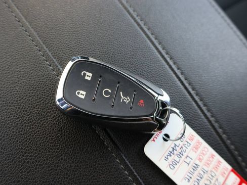 Used 2023 Chevrolet Traverse LT AWD/4WD image 39