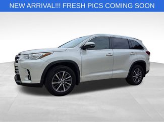 Used 2018 Toyota Highlander XLE FWD video 2