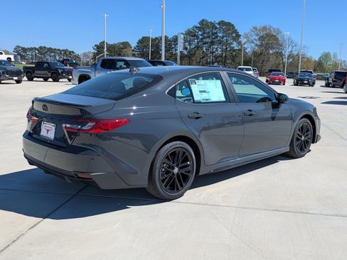 New 2026 Toyota Camry SE image 7