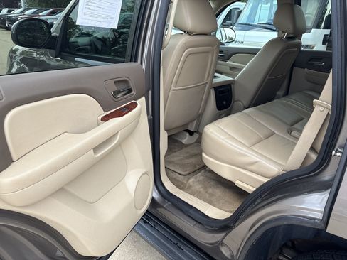 Used 2012 Chevrolet Tahoe LT w/ Luxury Package AWD/4WD image 11