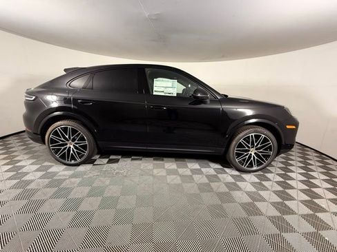 New 2025 Porsche Cayenne Coupe image 8