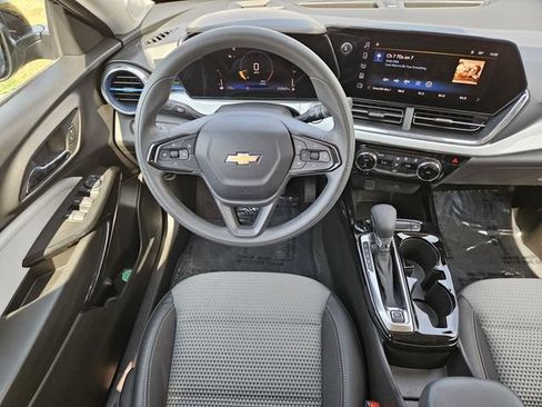 Used 2026 Chevrolet Trax LT FWD image 27