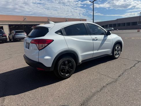 Used 2017 Honda HR-V LX image 4
