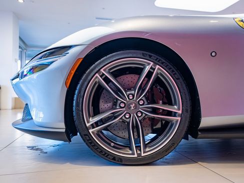 Certified 2024 Ferrari Roma Spider image 3