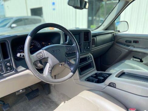 Used 2004 GMC Yukon XL SLT w/ Preferred Equipment Group RWD image 14