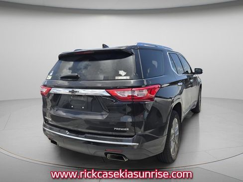 Used 2021 Chevrolet Traverse Premier FWD image 5