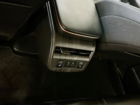 Used 2024 Nissan Ariya AWD image 28